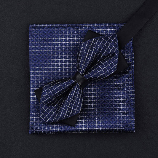 Costume d'affaires à la mode, cravate et foulard carré