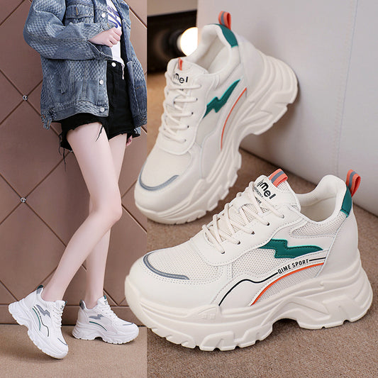 Chaussures blanches respirantes à semelles intérieures rehaussantes